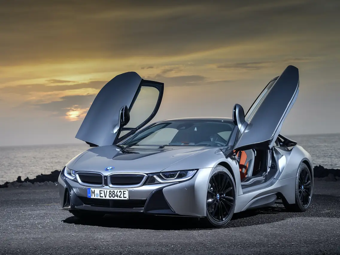 BMW i8 mengguanakan teknologi Super Hybrid